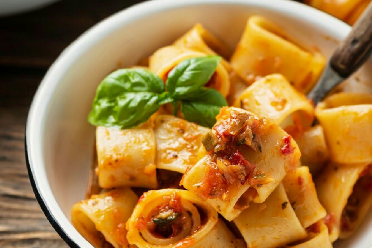 Calamarata come la mangiano a Napoli: i passaggi segreti e i passi falsi che la rovinano