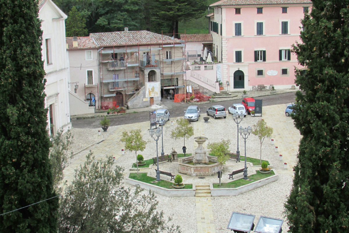 Il presepe nasce a Greccio 800 anni fa: il borgo dove vive ancora la meraviglia del Natale