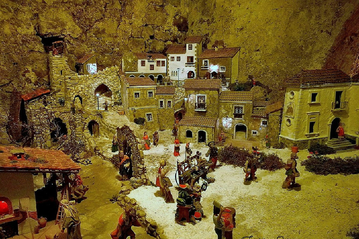 Il presepe nasce a Greccio 800 anni fa: il borgo dove vive ancora la meraviglia del Natale